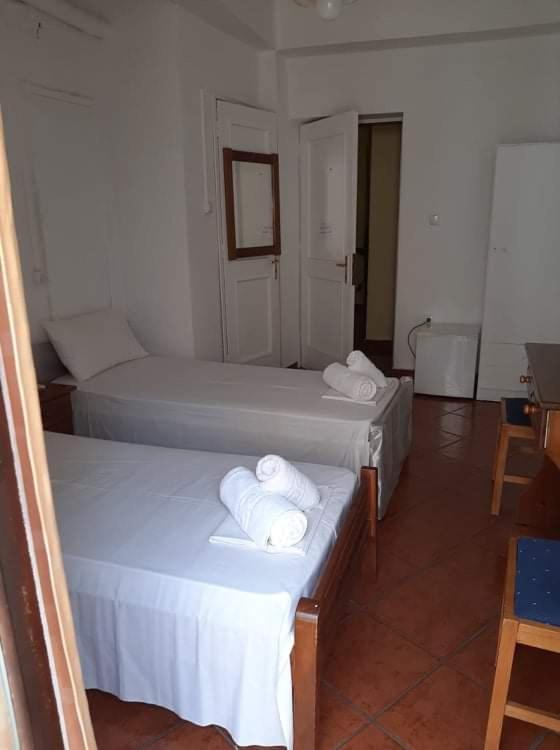 Atlantis Hotell Ermoúpoli Eksteriør bilde